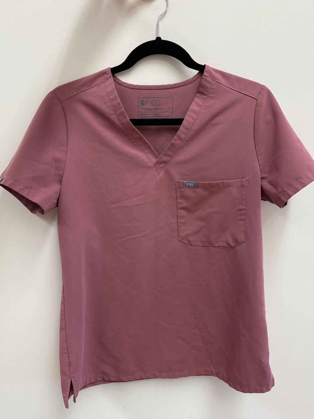 Figs Women’s Scrub Top — Mauve